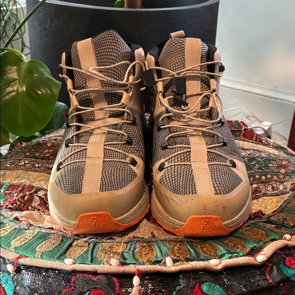 ON RUNNING MENS CLOUDTRAX SENSA SHOES 'SAND'